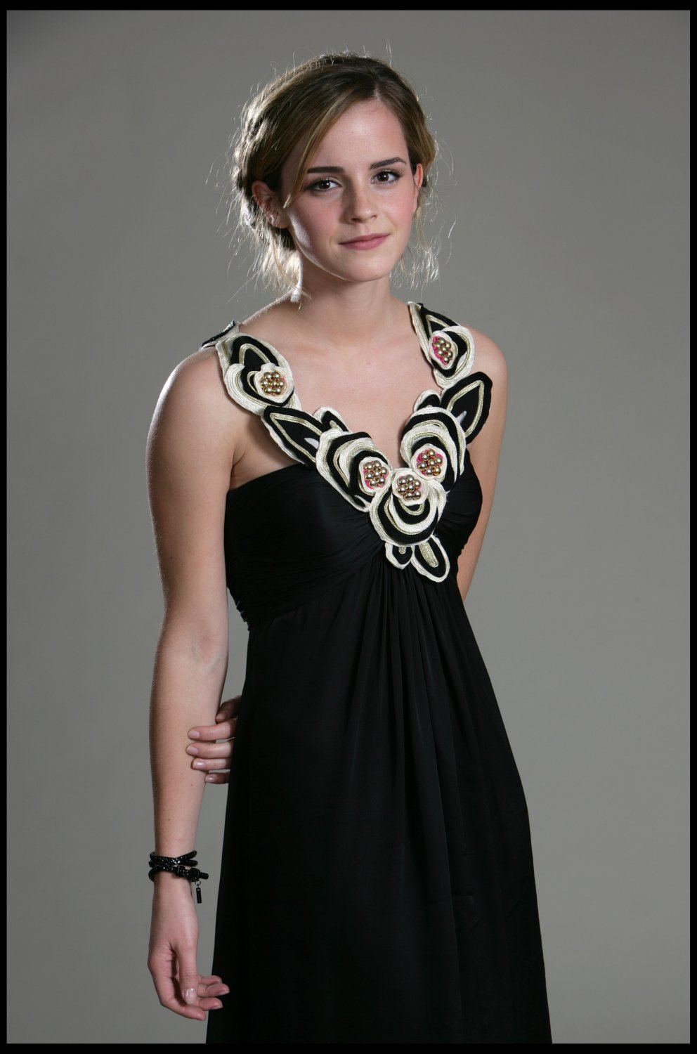 cbveBwny Emma Watson Black Dress 10.jpg